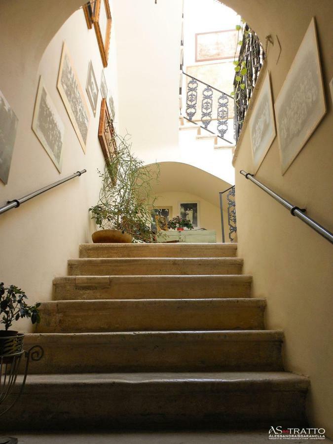 Palazzo Antica Via Appia Bed & Breakfast Bitonto Exterior photo